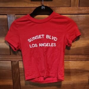 Forever 21 Red Short Sleeve Cropped Fitted Classic XS Tee with Sunset Blvd Print